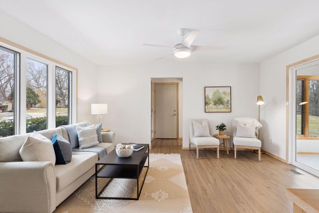 972 Lydia Drive W, Roseville, MN 55113