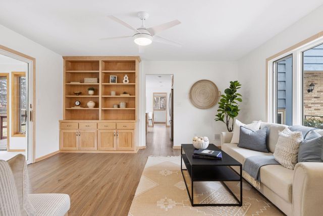 972 Lydia Drive W, Roseville, MN 55113