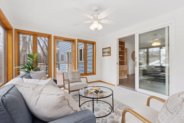 972 Lydia Drive W, Roseville, MN 55113