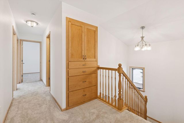 972 Lydia Drive W, Roseville, MN 55113