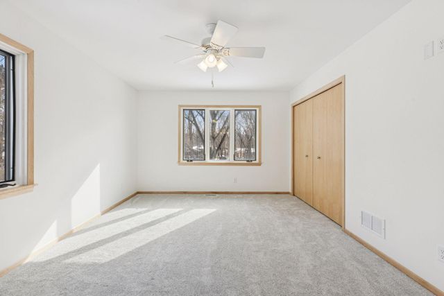 972 Lydia Drive W, Roseville, MN 55113