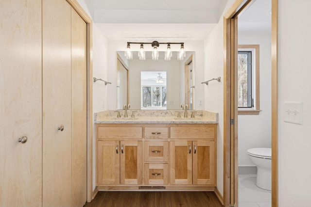 972 Lydia Drive W, Roseville, MN 55113