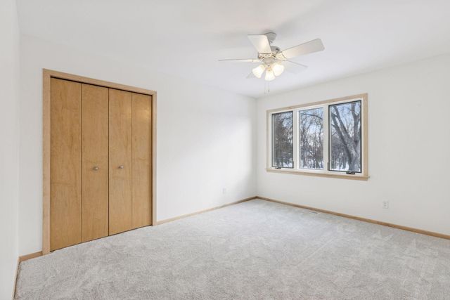 972 Lydia Drive W, Roseville, MN 55113