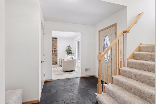 972 Lydia Drive W, Roseville, MN 55113