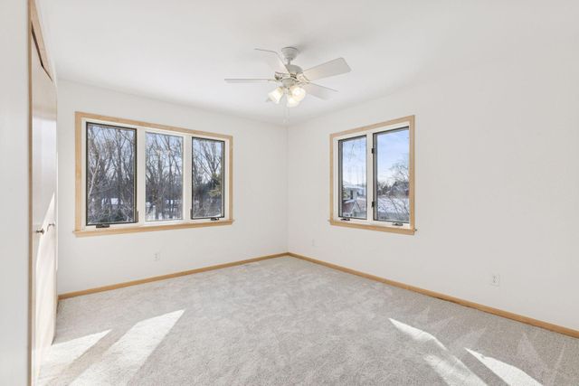 972 Lydia Drive W, Roseville, MN 55113