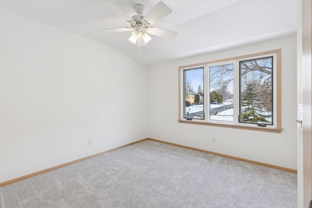 972 Lydia Drive W, Roseville, MN 55113