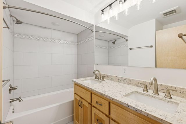 972 Lydia Drive W, Roseville, MN 55113