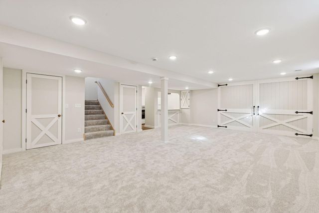 972 Lydia Drive W, Roseville, MN 55113