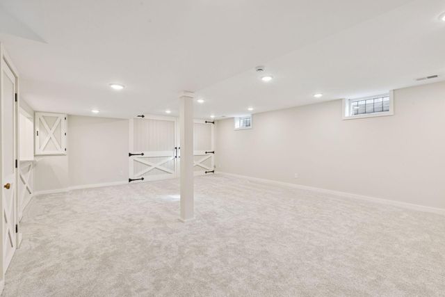 972 Lydia Drive W, Roseville, MN 55113