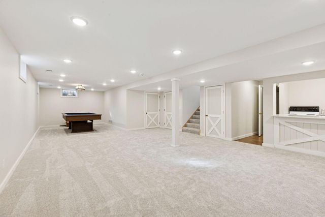 972 Lydia Drive W, Roseville, MN 55113