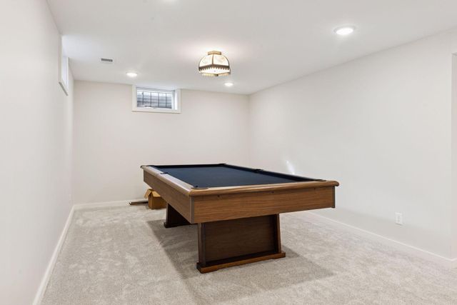 972 Lydia Drive W, Roseville, MN 55113