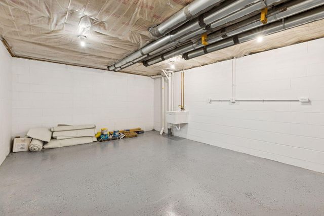 972 Lydia Drive W, Roseville, MN 55113