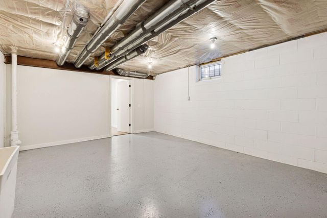 972 Lydia Drive W, Roseville, MN 55113