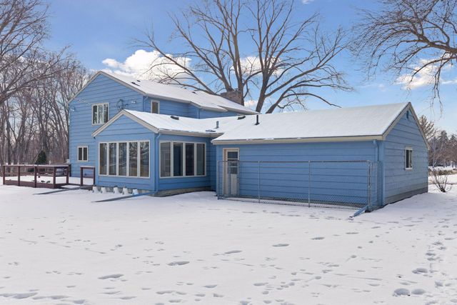 972 Lydia Drive W, Roseville, MN 55113