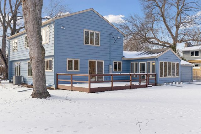 972 Lydia Drive W, Roseville, MN 55113