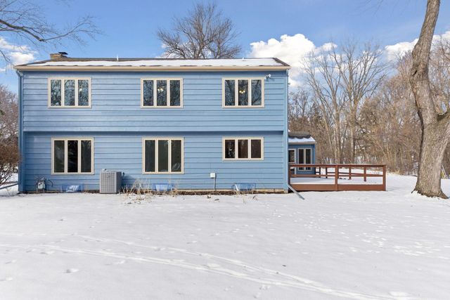 972 Lydia Drive W, Roseville, MN 55113