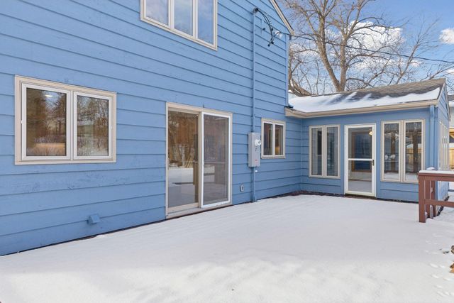 972 Lydia Drive W, Roseville, MN 55113