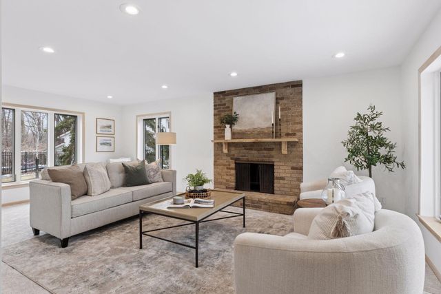 972 Lydia Drive W, Roseville, MN 55113