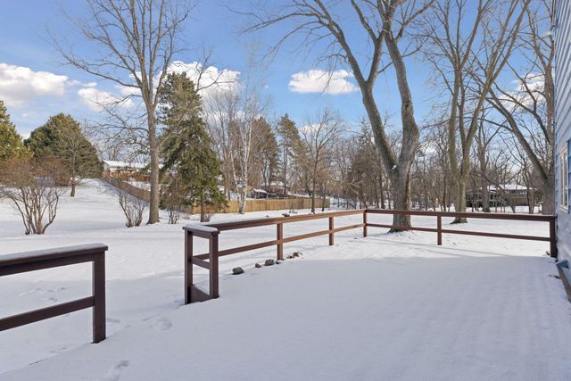 972 Lydia Drive W, Roseville, MN 55113