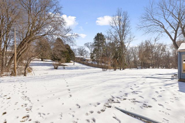 972 Lydia Drive W, Roseville, MN 55113