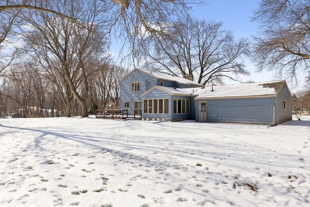 972 Lydia Drive W, Roseville, MN 55113