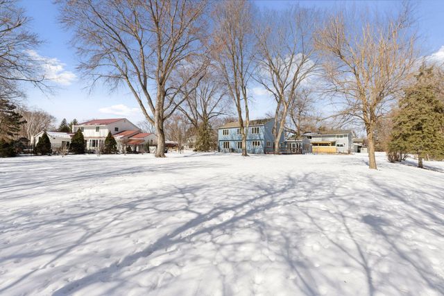 972 Lydia Drive W, Roseville, MN 55113