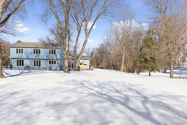 972 Lydia Drive W, Roseville, MN 55113