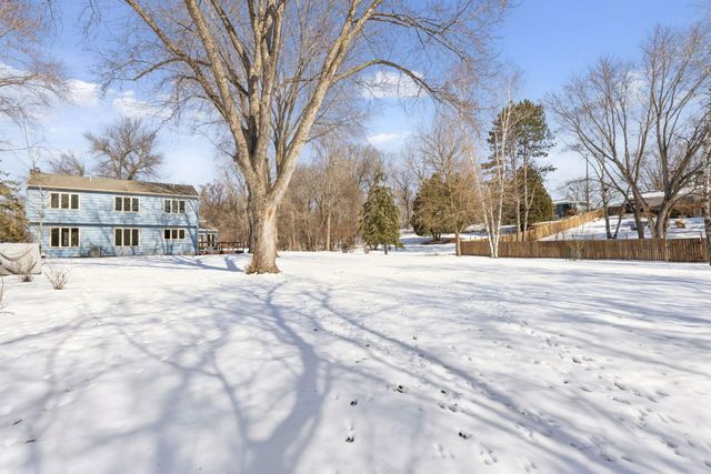 972 Lydia Drive W, Roseville, MN 55113