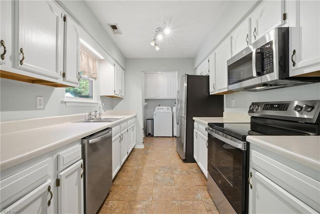 208 Terwillinger RD, Chesapeake, VA 23323