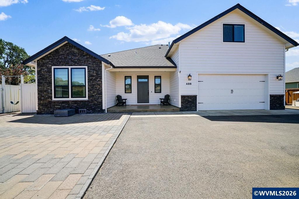 Image 1 of property listing at 486 NW Coast Mountain Dr, Dallas, OR 97338