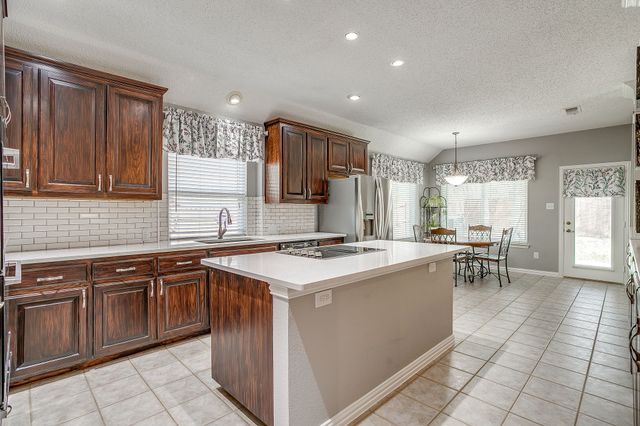 6603 Forest Park Drive, Arlington, TX 76001