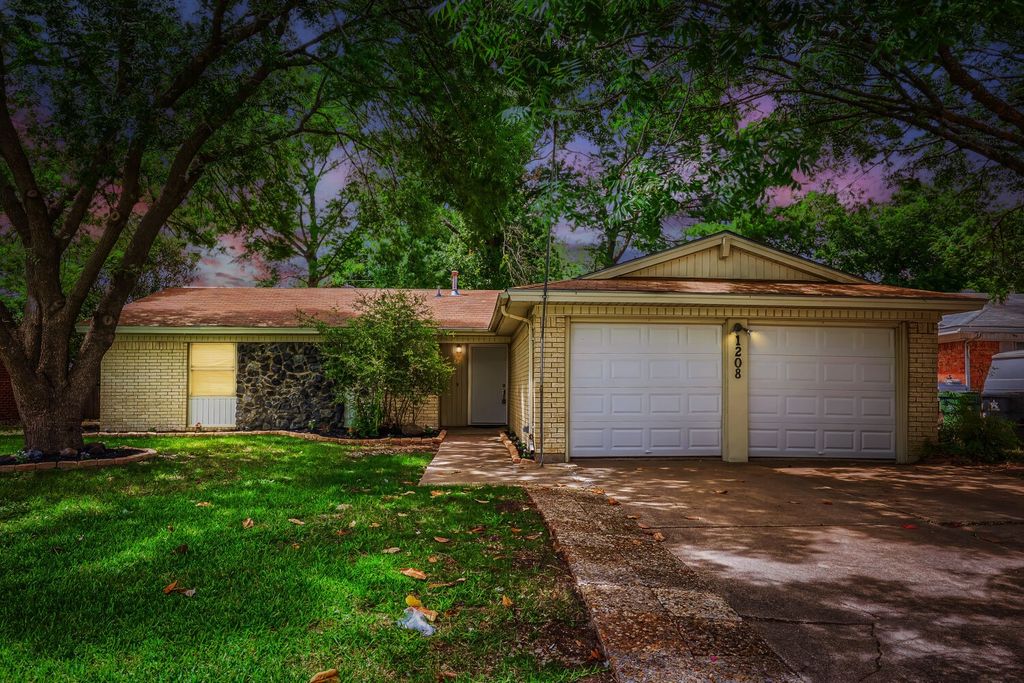 1208 Darlene Lane, Arlington, TX 76010