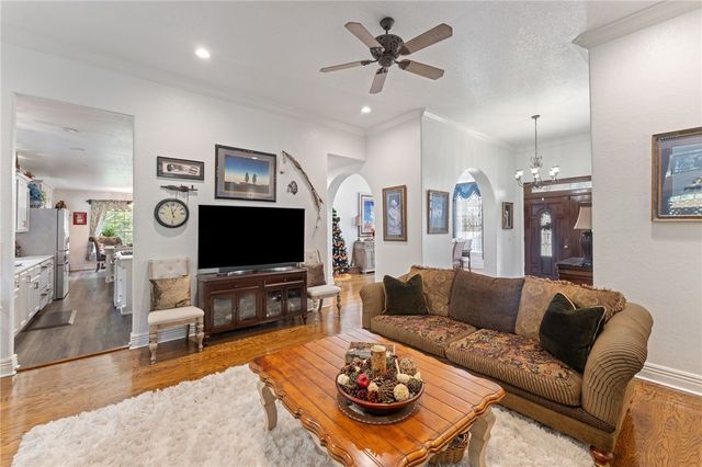 16 Berrydale Lane, Bella Vista, AR 72715