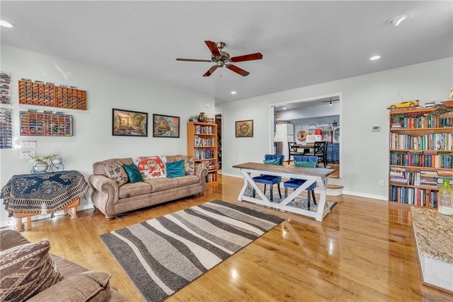 16 Berrydale Lane, Bella Vista, AR 72715