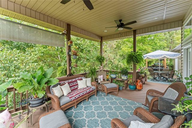 16 Berrydale Lane, Bella Vista, AR 72715