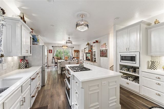 16 Berrydale Lane, Bella Vista, AR 72715