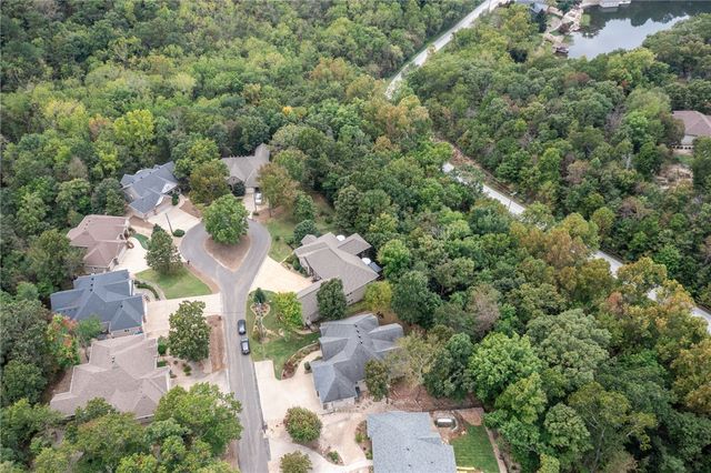 16 Berrydale Lane, Bella Vista, AR 72715