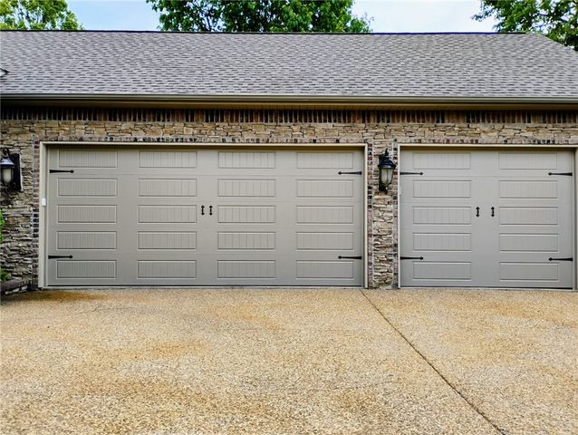 16 Berrydale Lane, Bella Vista, AR 72715