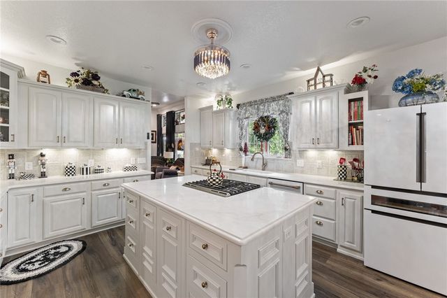 16 Berrydale Lane, Bella Vista, AR 72715