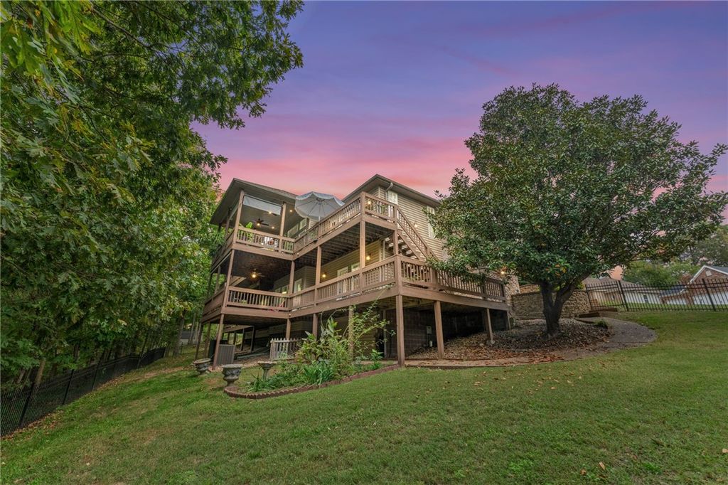 16 Berrydale Lane, Bella Vista, AR 72715