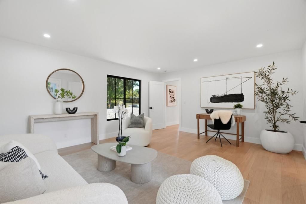 Image 14 of property listing at 400 Patrick Way, Los Altos, CA 94022