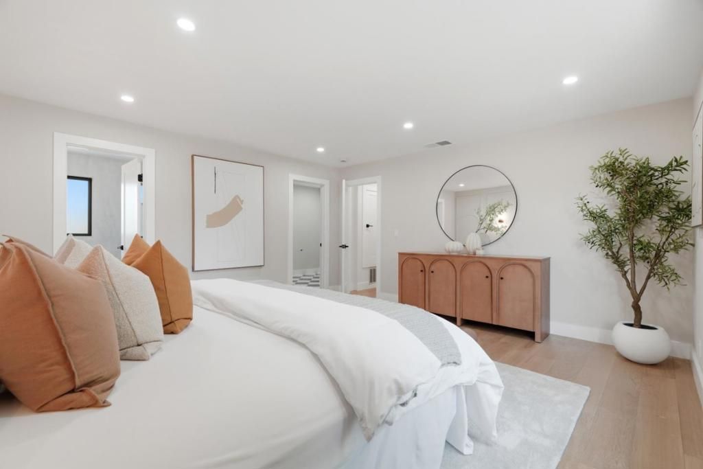 Image 16 of property listing at 400 Patrick Way, Los Altos, CA 94022