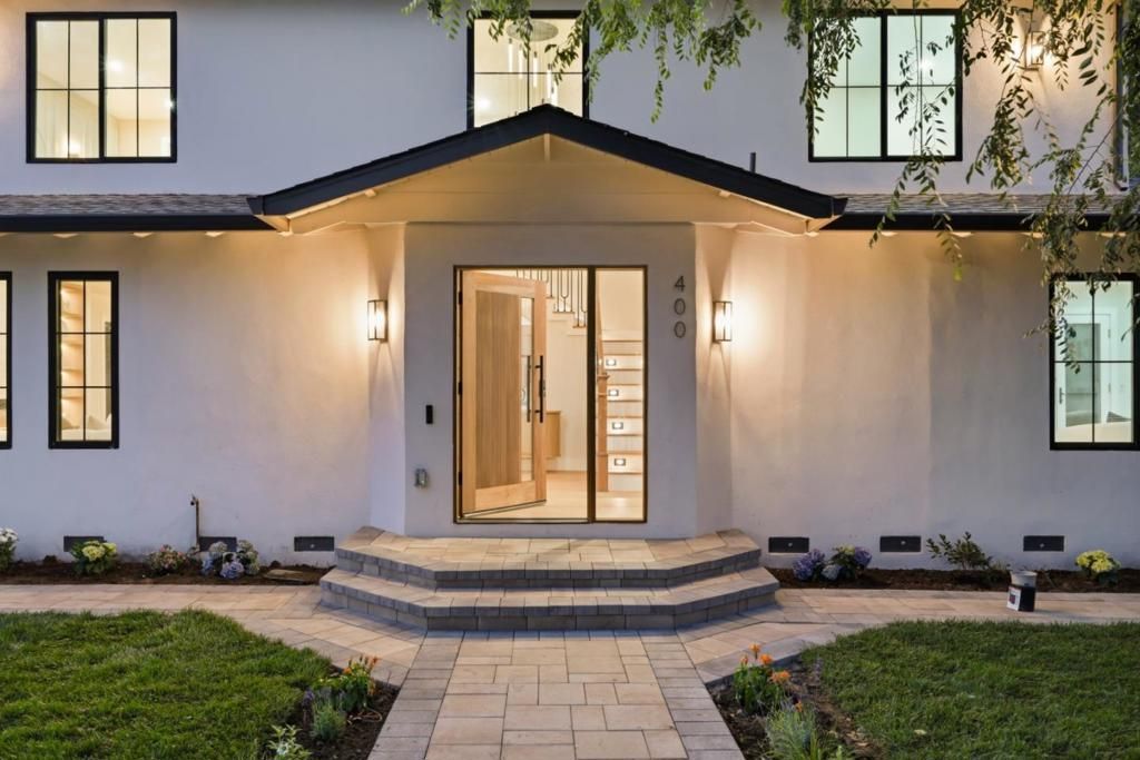 Image 2 of property listing at 400 Patrick Way, Los Altos, CA 94022