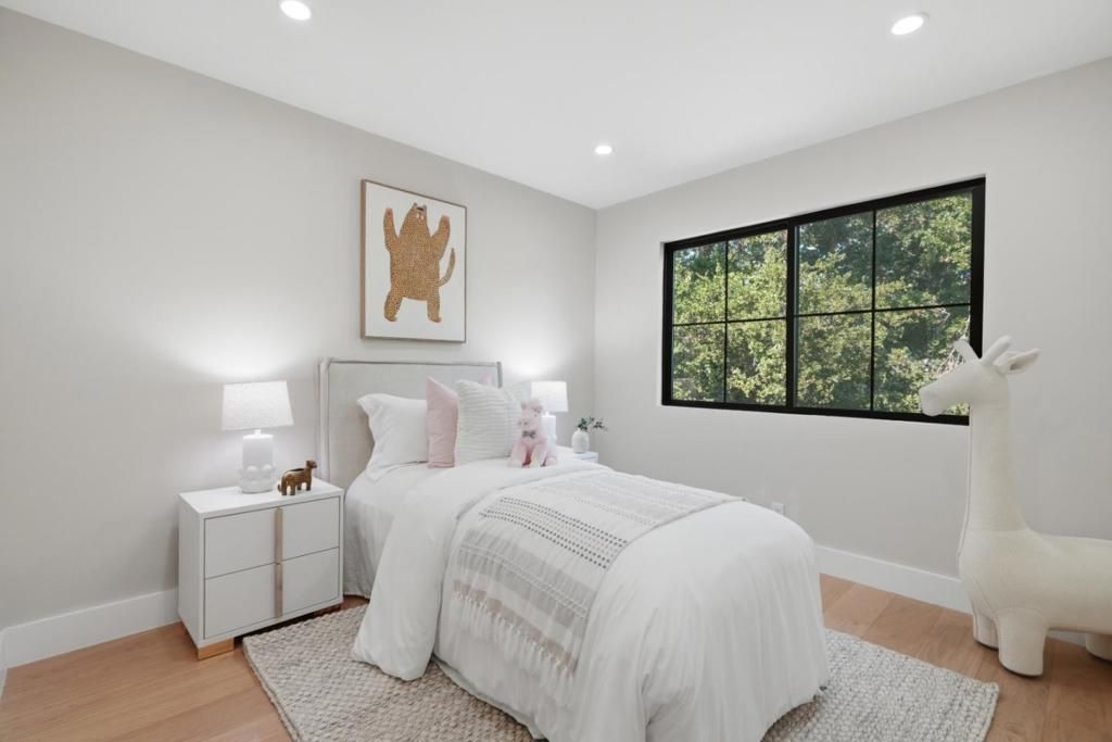 Image 22 of property listing at 400 Patrick Way, Los Altos, CA 94022