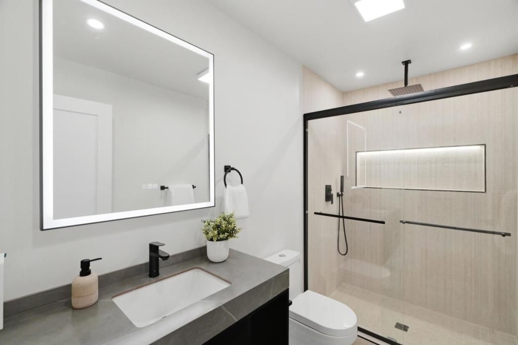 Image 23 of property listing at 400 Patrick Way, Los Altos, CA 94022