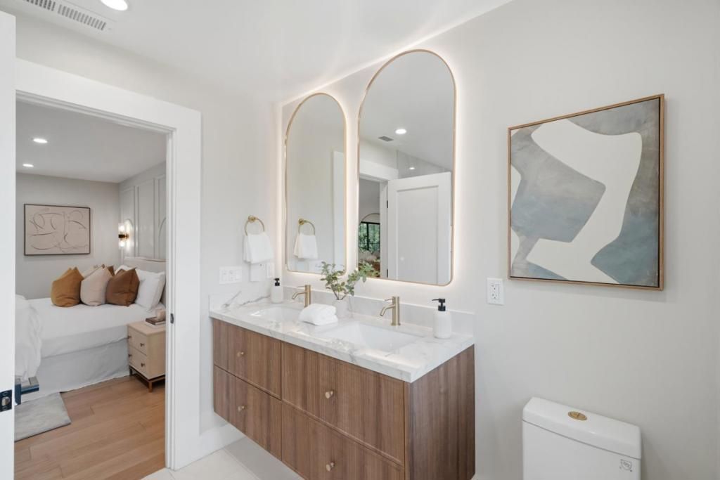 Image 25 of property listing at 400 Patrick Way, Los Altos, CA 94022