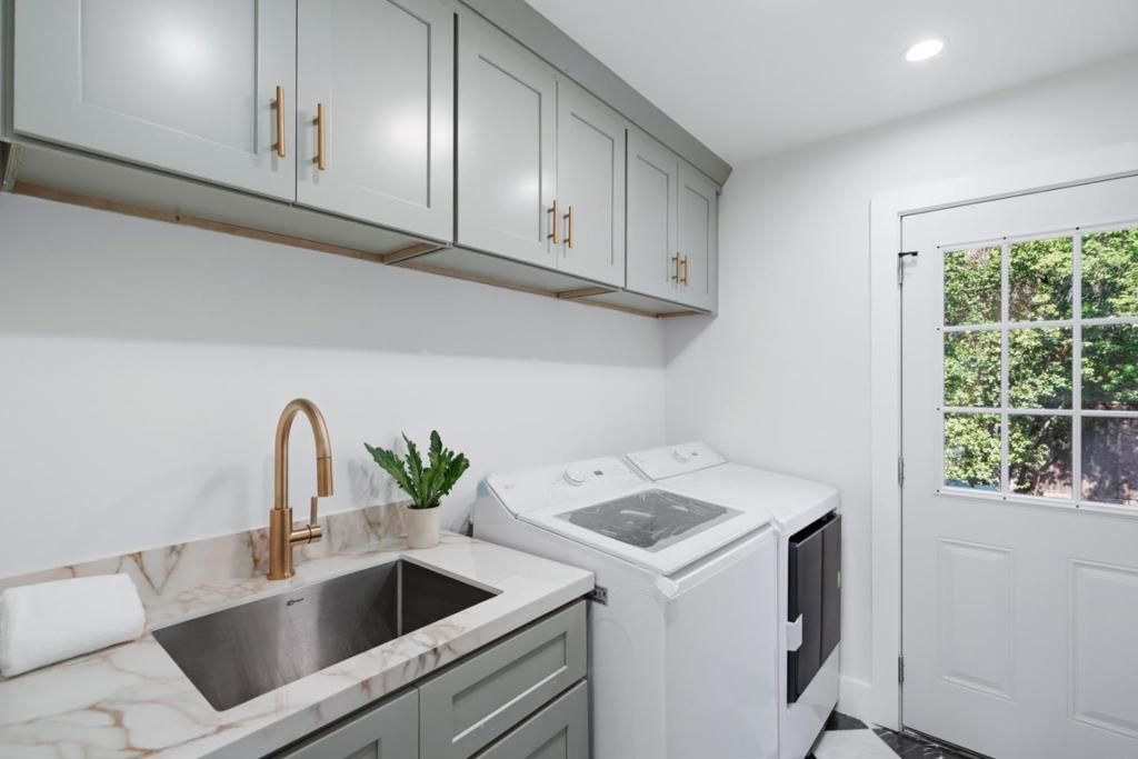 Image 27 of property listing at 400 Patrick Way, Los Altos, CA 94022