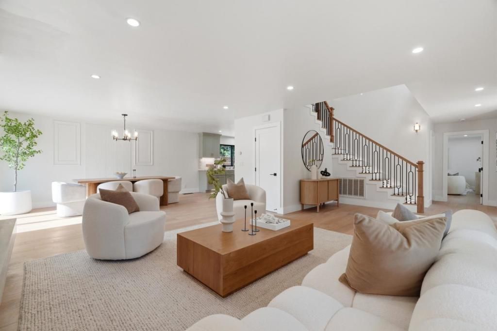 Image 6 of property listing at 400 Patrick Way, Los Altos, CA 94022