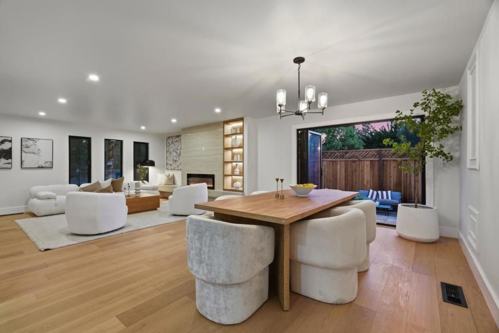 Image 7 of property listing at 400 Patrick Way, Los Altos, CA 94022