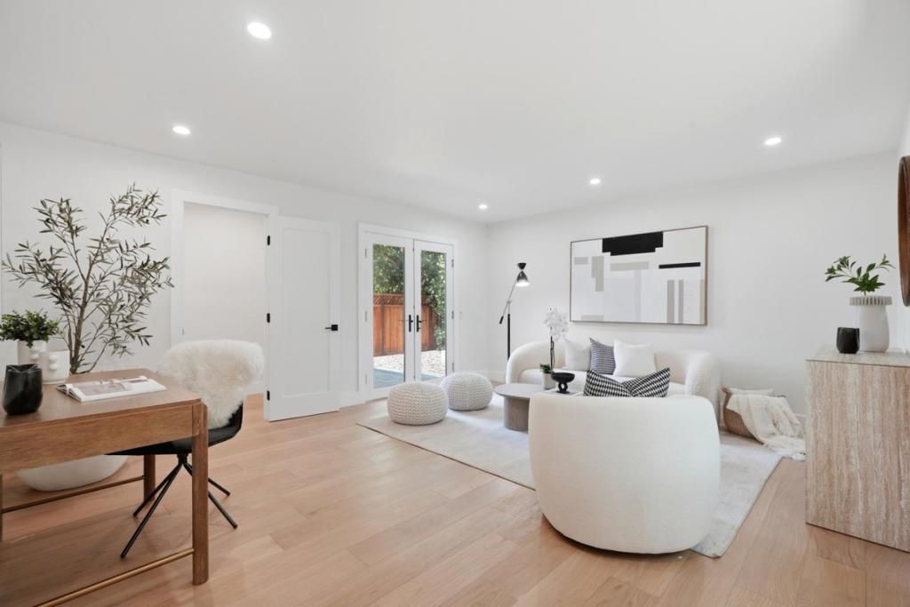 Image 9 of property listing at 400 Patrick Way, Los Altos, CA 94022